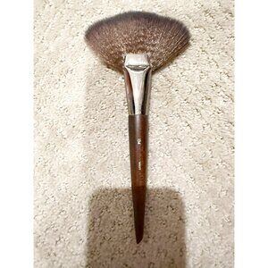MakeUp Forever Large Powder Fan Brush 134 WAVY